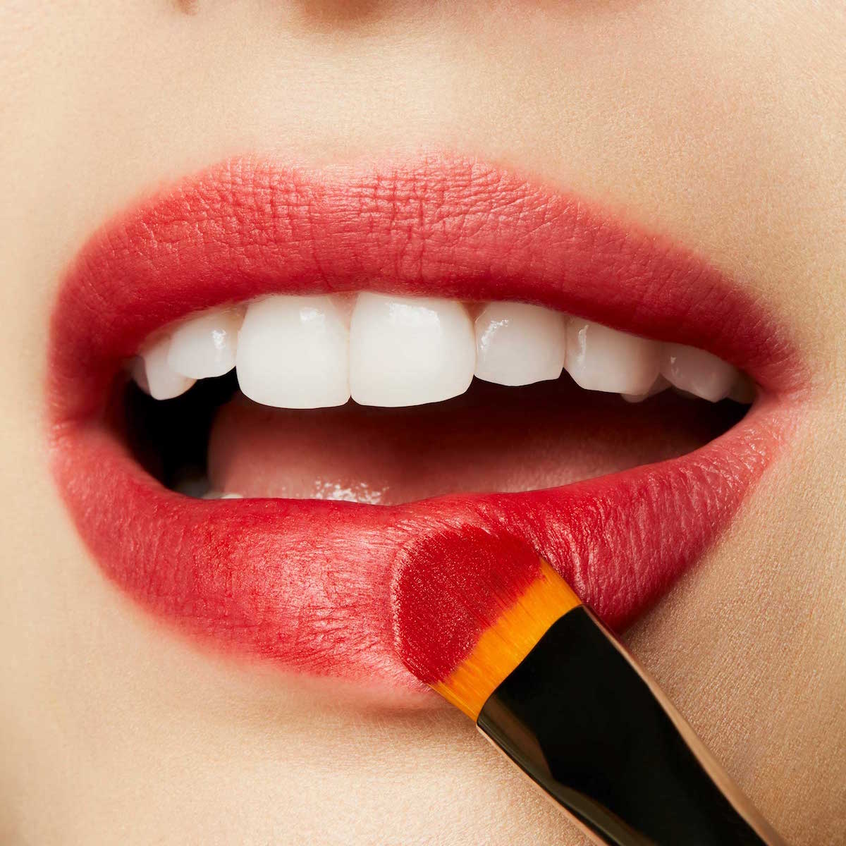 POWDER KISS LIPSTICK (LABIAL)